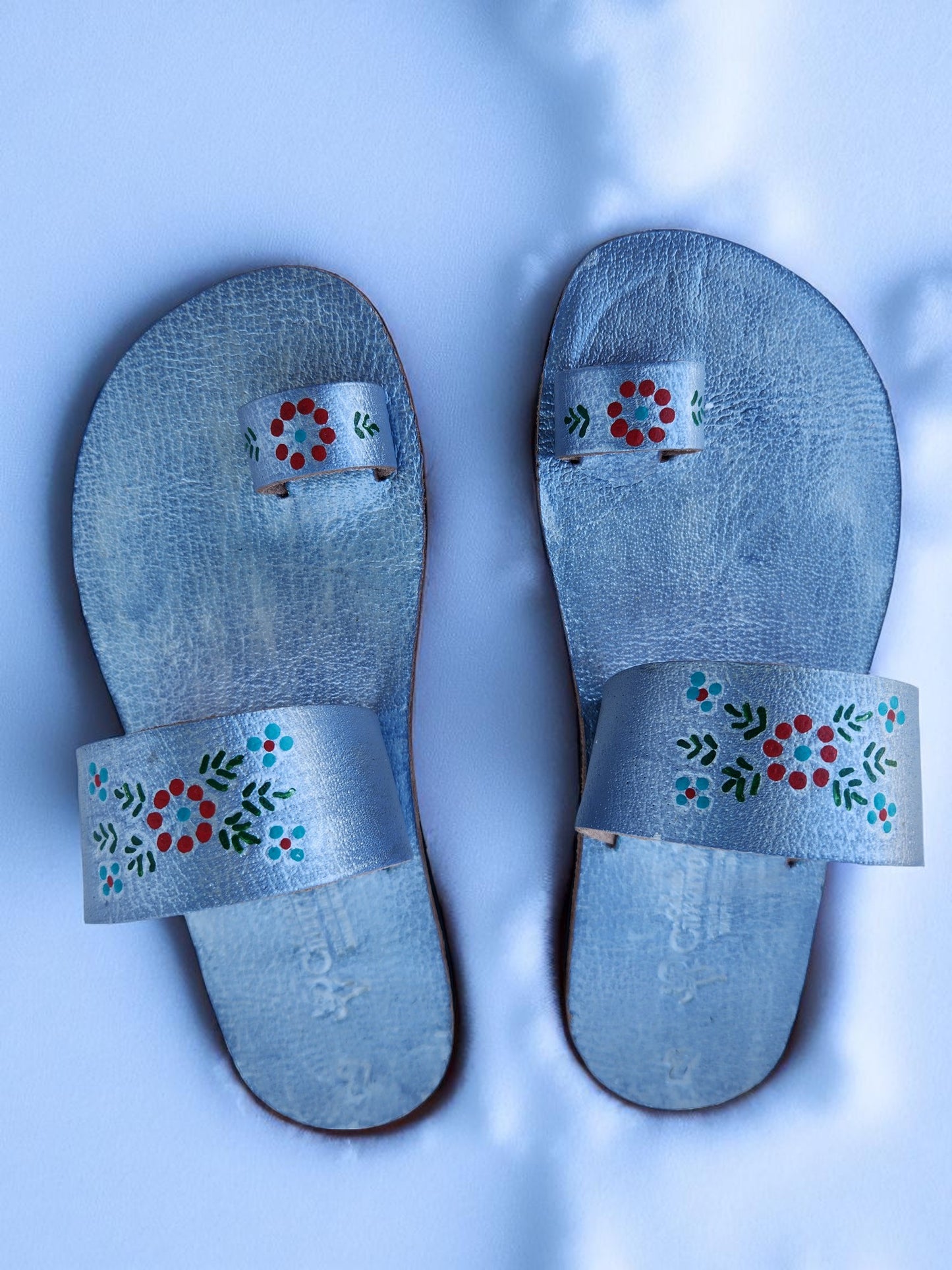 Silver color soft leather handmade toe-ring sandals with durable lightweight outsoles and hand-painted floral pattern