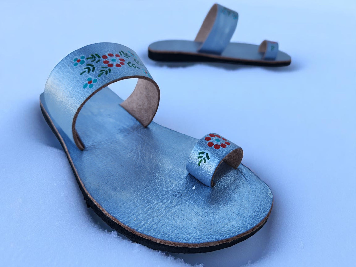 Silver color soft leather handmade toe-ring sandals with durable lightweight outsoles and hand-painted floral pattern