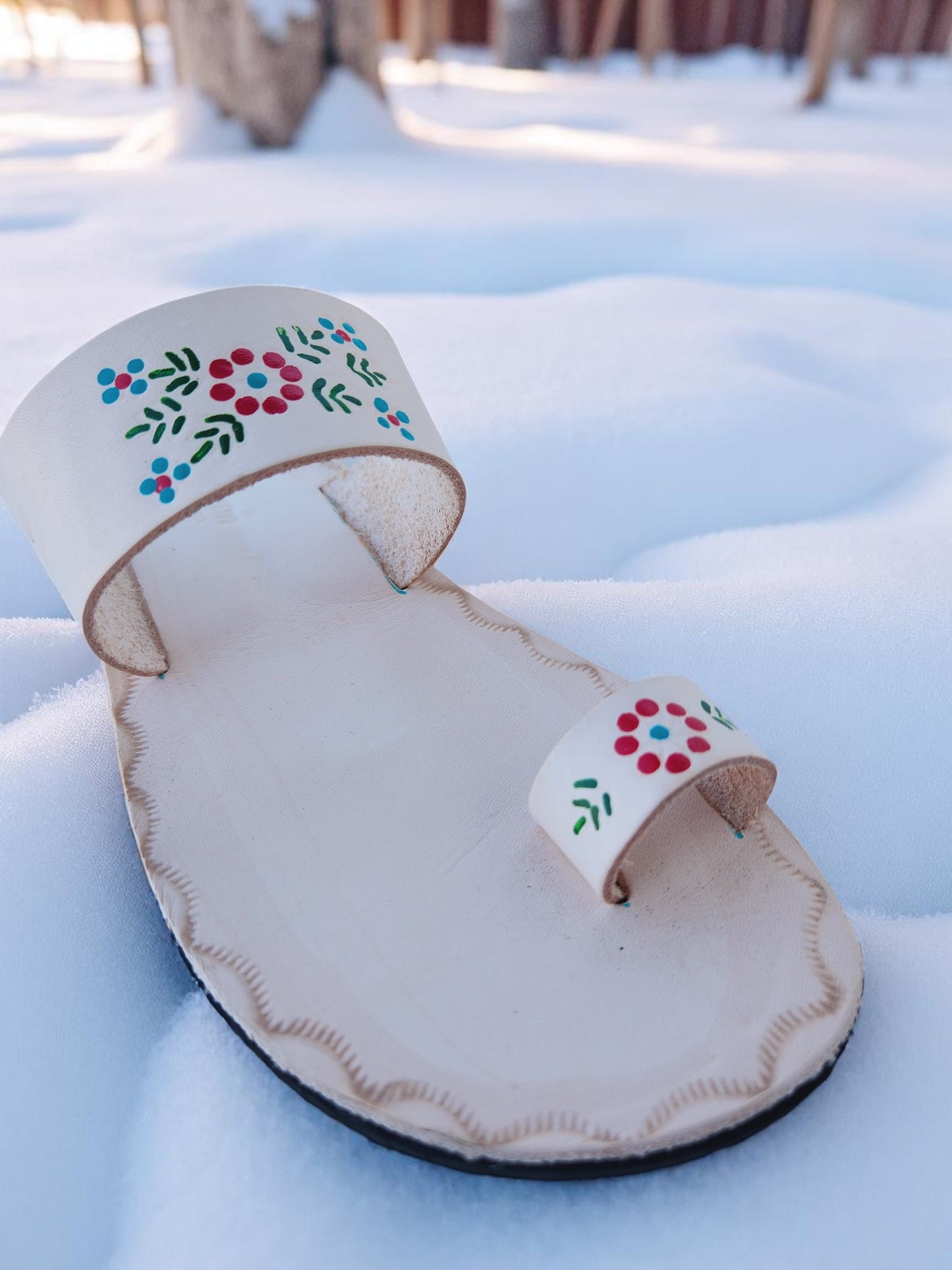Beige soft leather handmade toe-ring sandals with durable lightweight outsoles and hand-painted floral pattern.