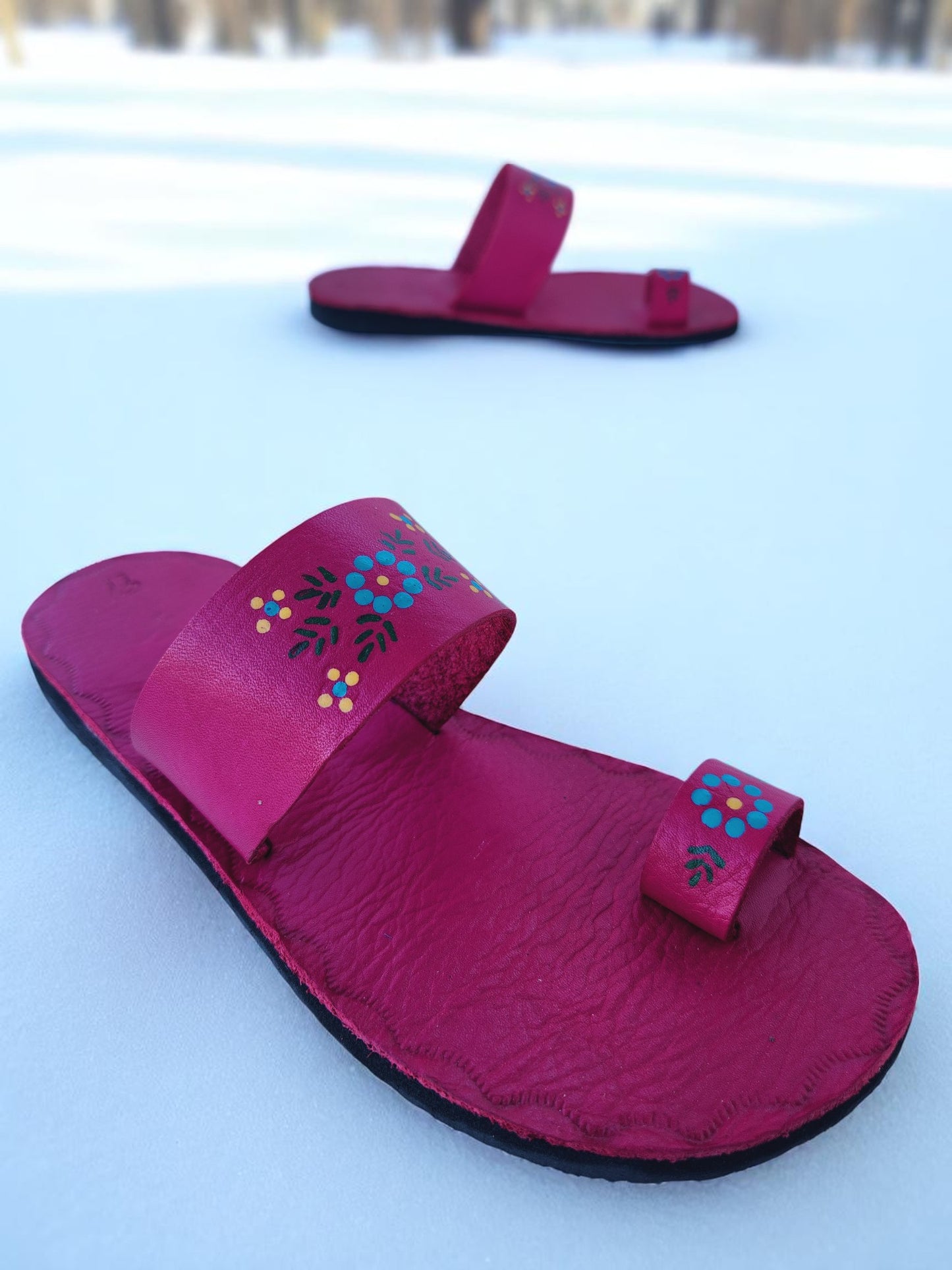 Pink soft leather handmade toe-ring sandals with durable lightweight outsoles and hand-painted floral pattern