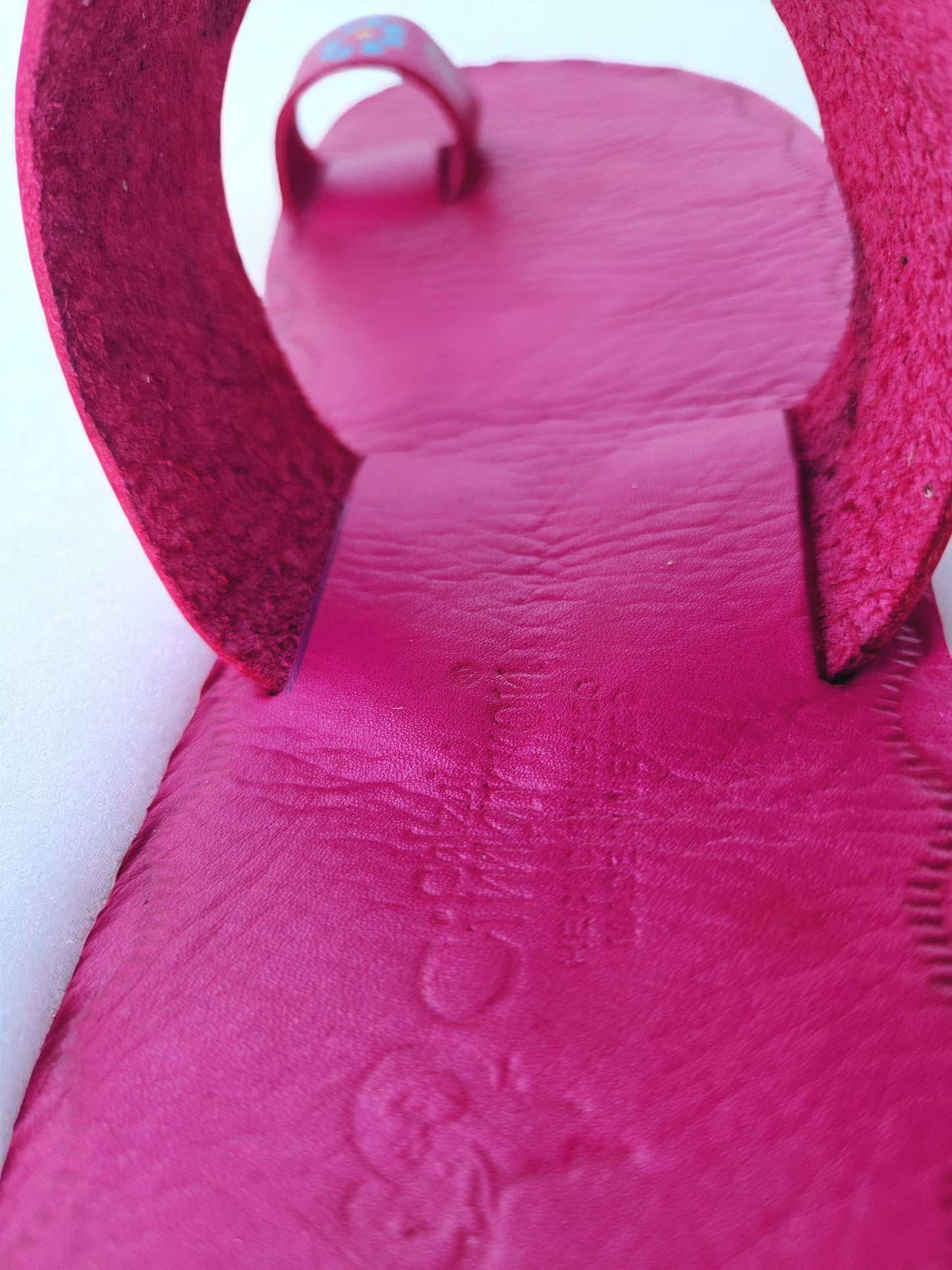 Pink soft leather handmade toe-ring sandals with durable lightweight outsoles and hand-painted floral pattern
