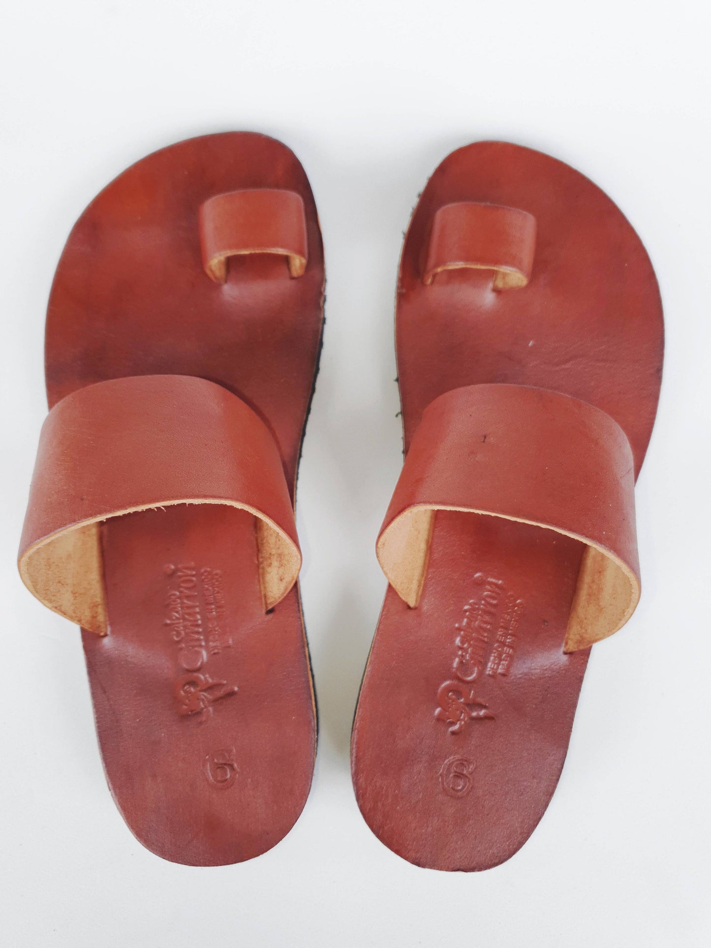 Brown soft leather handmade toe-ring sandals with durable lightweight outsoles and hand-painted floral pattern