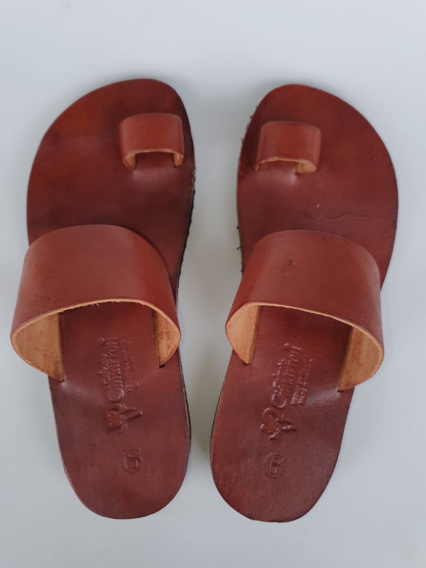 Brown soft leather handmade toe-ring sandals with durable lightweight outsoles and hand-painted floral pattern