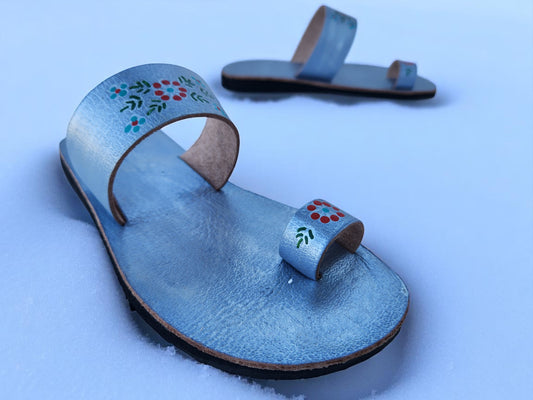 Silver  color soft leather handmade toe-ring sandals with  durable lightweight outsoles and hand-painted floral pattern