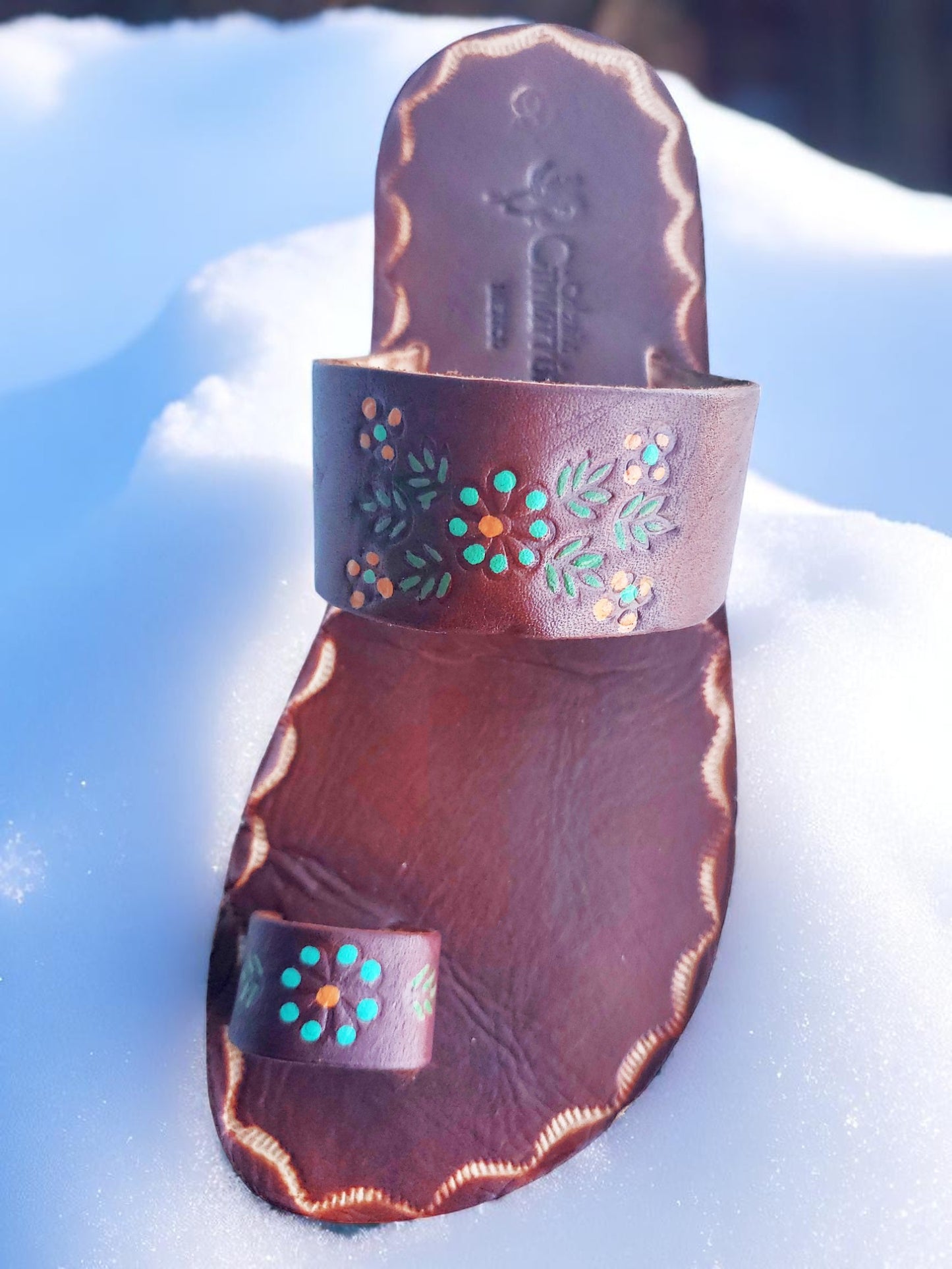 Brown soft leather handmade toe-ring sandals with  durable lightweight outsoles and hand-painted floral pattern