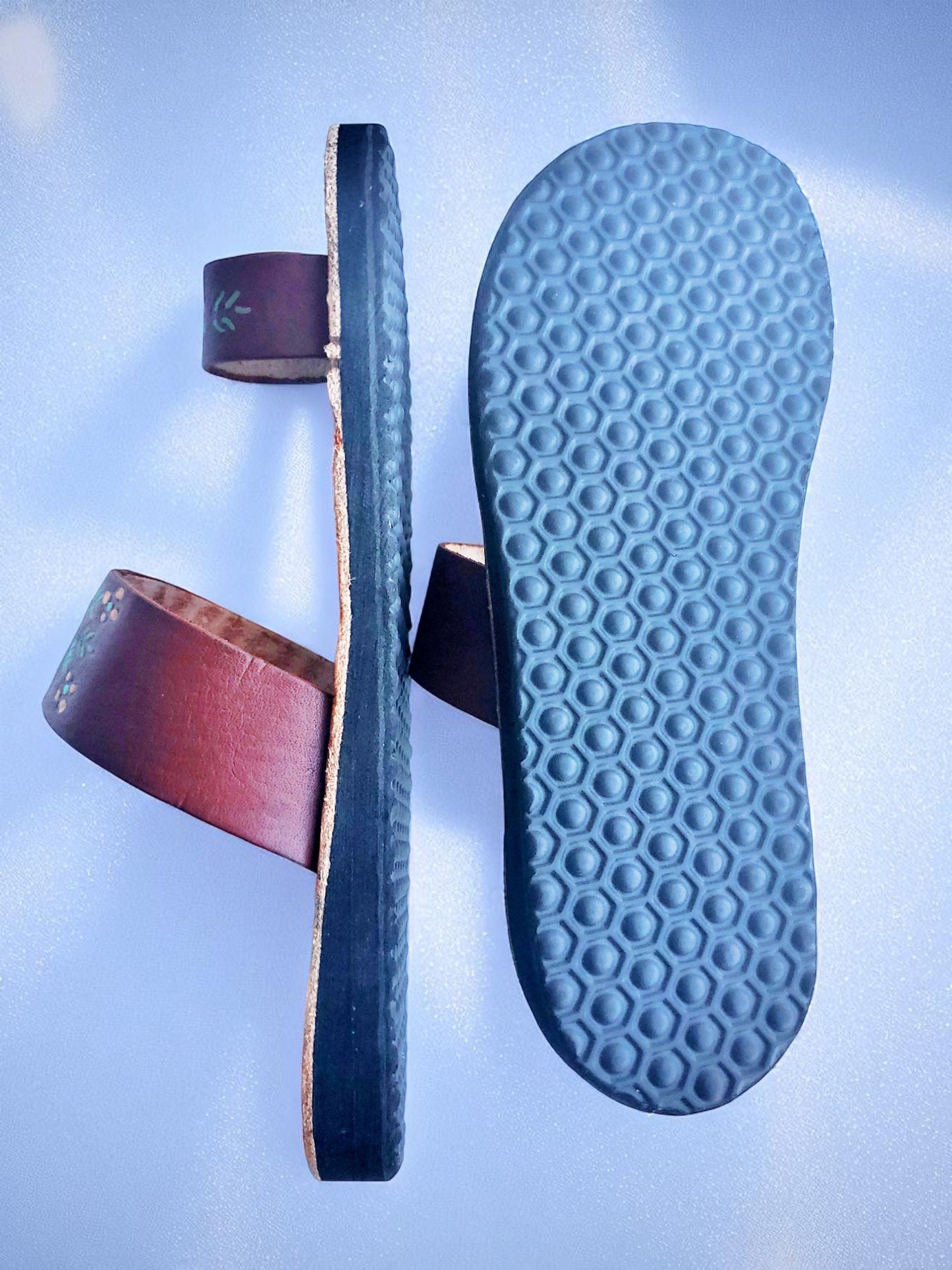 Brown soft leather handmade toe-ring sandals with  durable lightweight outsoles and hand-painted floral pattern