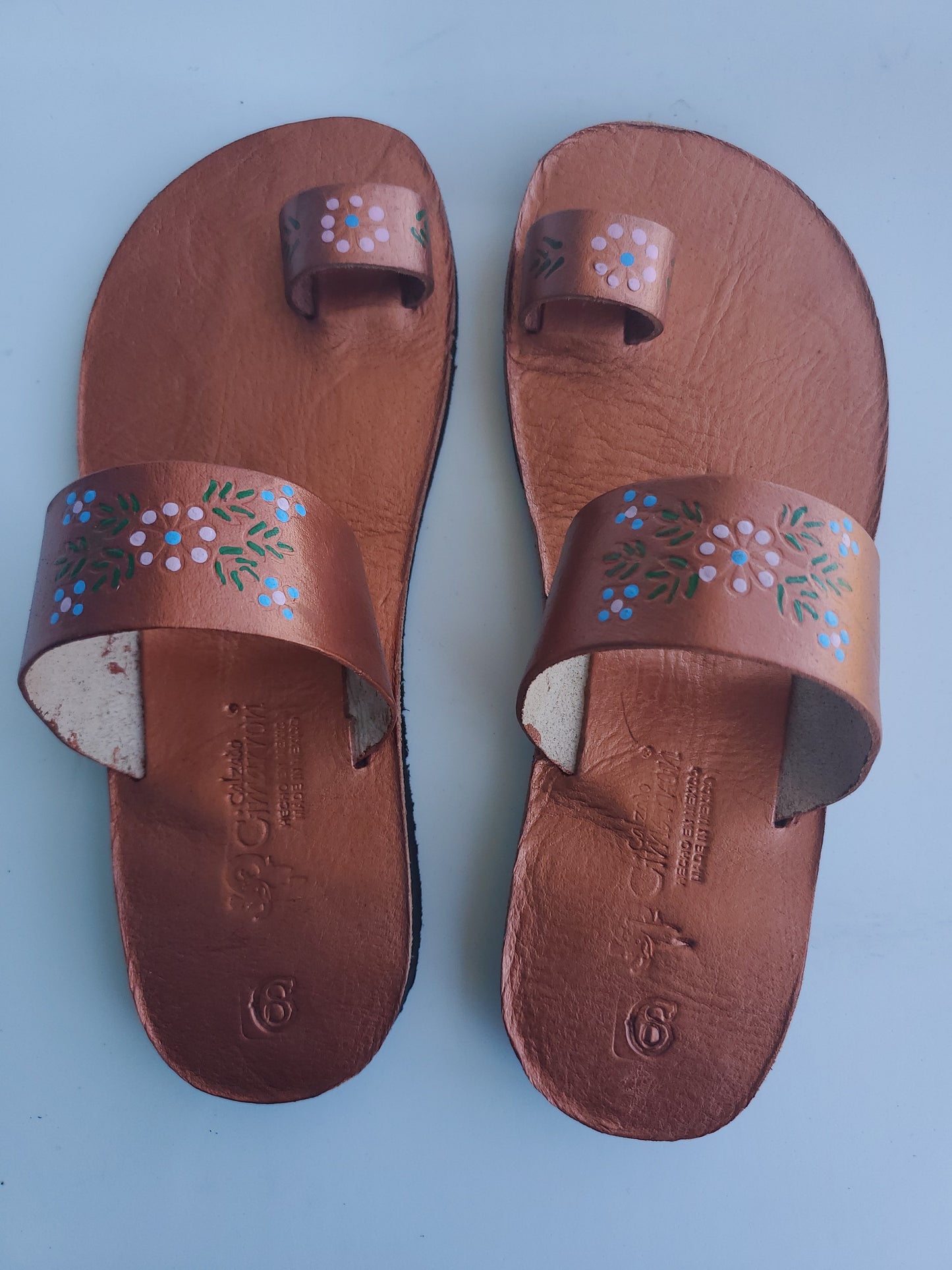 Copper color soft leather handmade toe-ring sandals with  durable lightweight outsoles and hand-painted floral pattern
